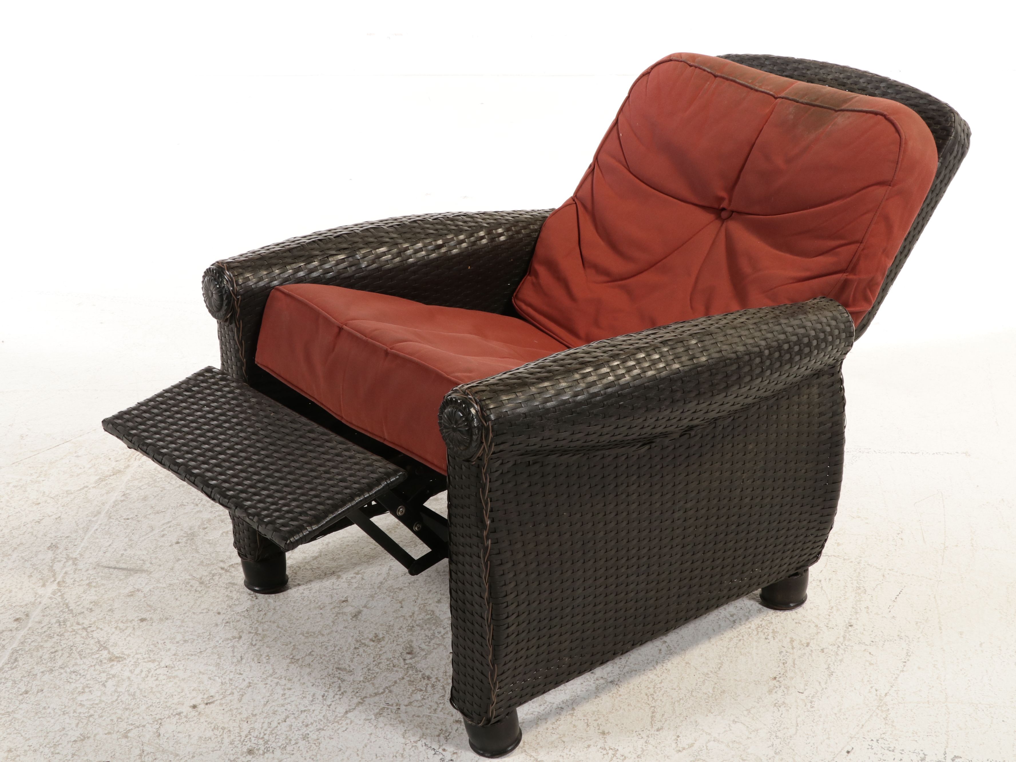 Pair of La-Z-Boy Outdoor All-Weather Resin Wicker Reclining Lounge Chairs